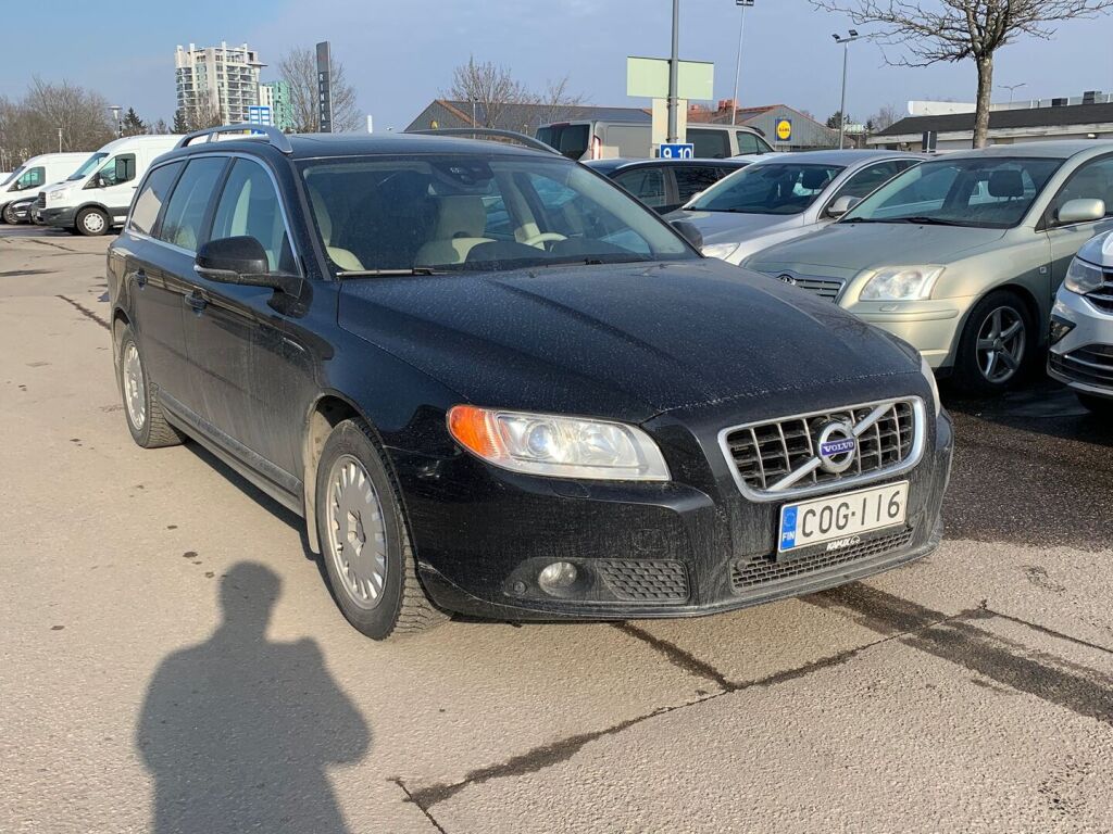 Volvo V70 2011 Musta