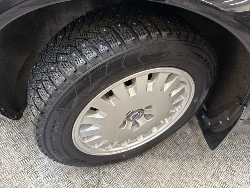 Volvo V70 2011 Musta