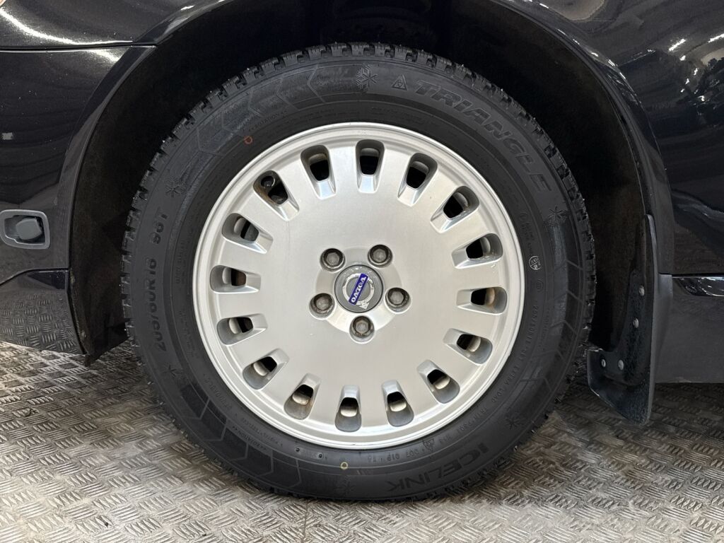 Volvo V70 2011 Musta