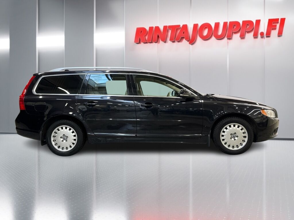 Volvo V70 2011 Musta