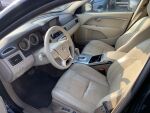 Volvo V70 2011 Musta