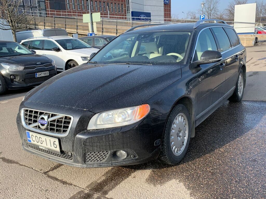Volvo V70 2011 Musta