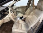 Volvo V70 2011 Musta