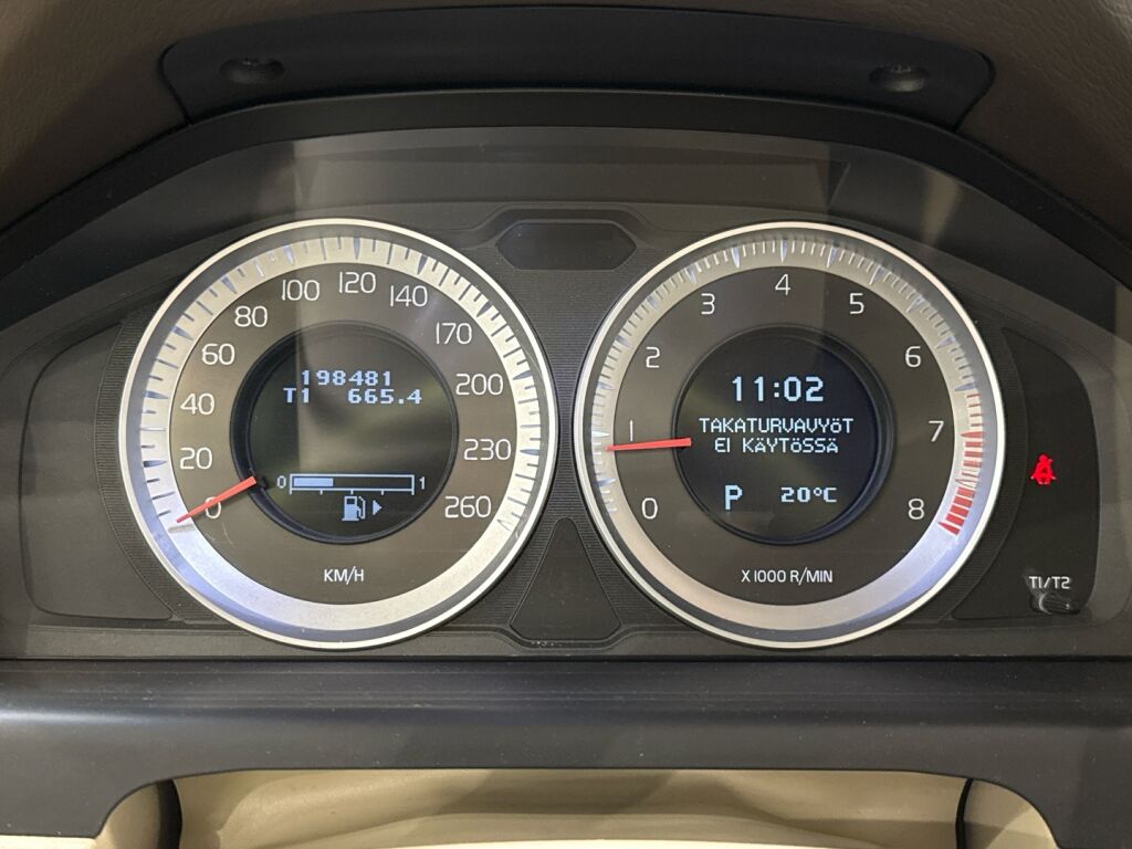 Volvo V70 2011 Musta