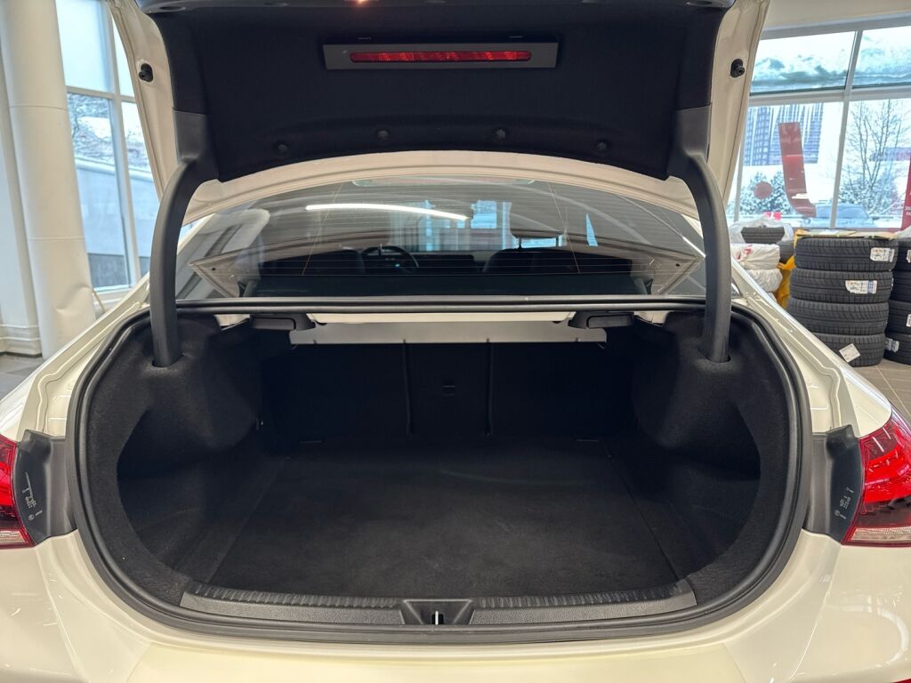 Mercedes-Benz A 2020 Valkoinen