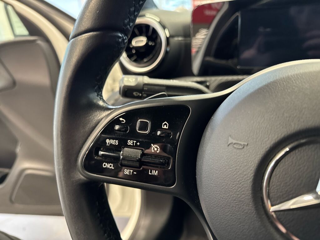 Mercedes-Benz A 2020 Valkoinen