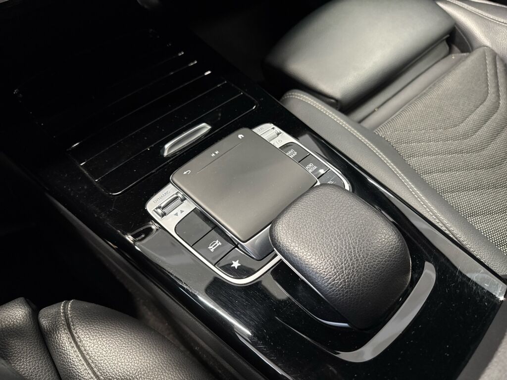 Mercedes-Benz A 2020 Valkoinen