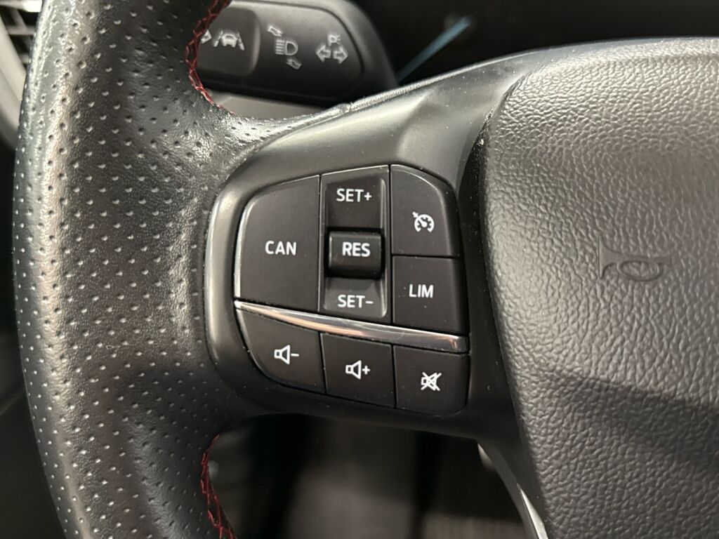 Ford Focus 2020 Punainen