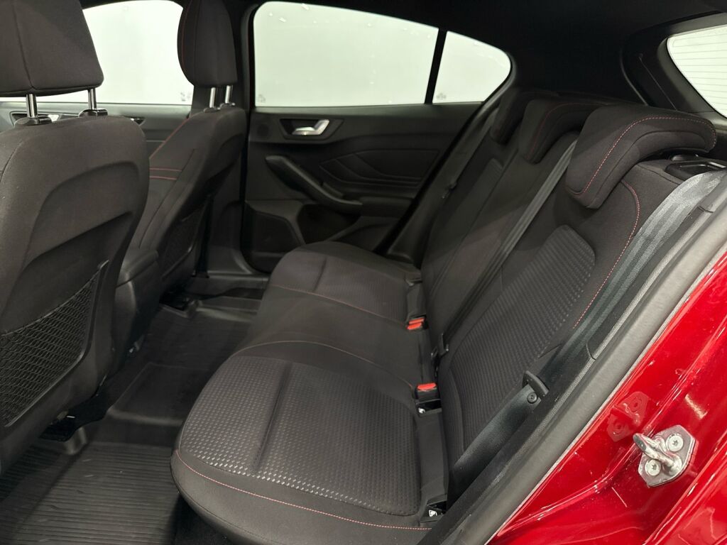 Ford Focus 2020 Punainen