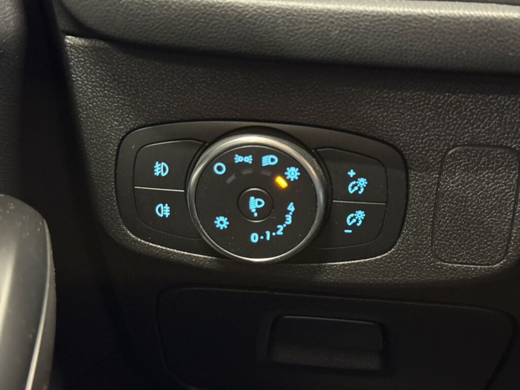 Ford Focus 2020 Punainen