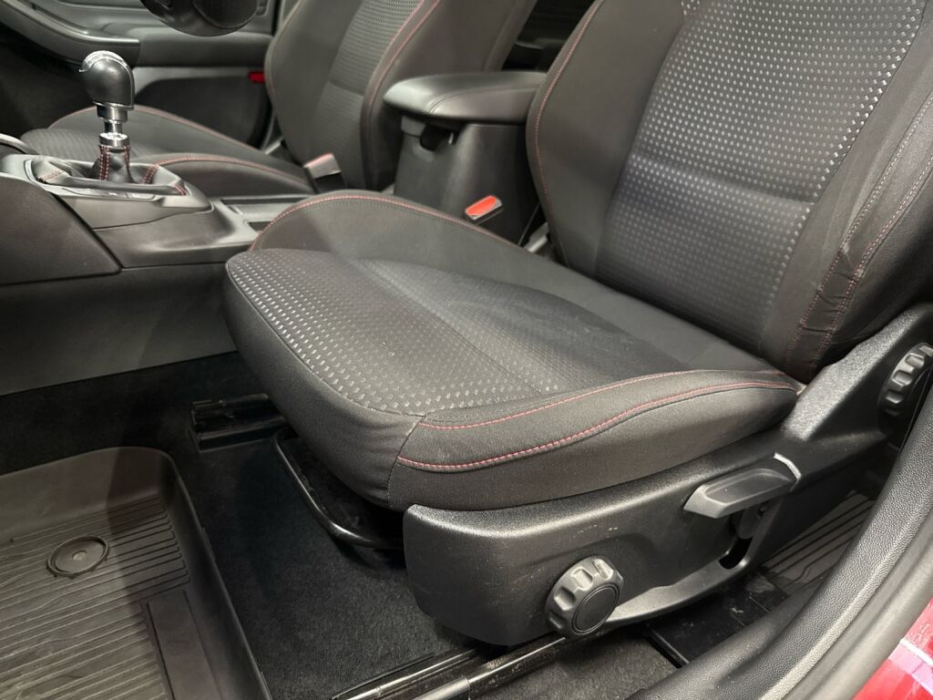 Ford Focus 2020 Punainen