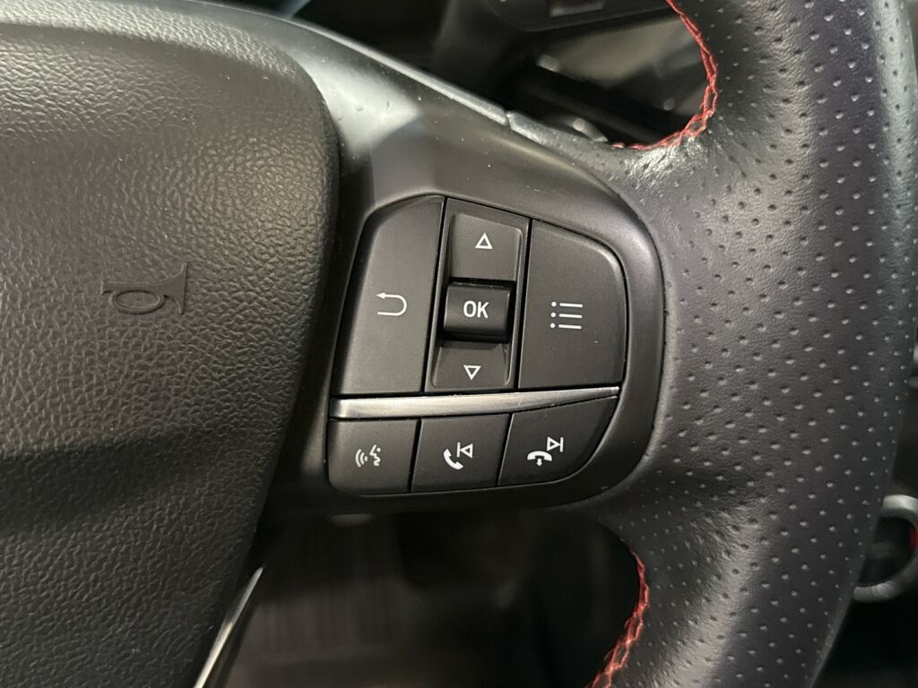 Ford Focus 2020 Punainen