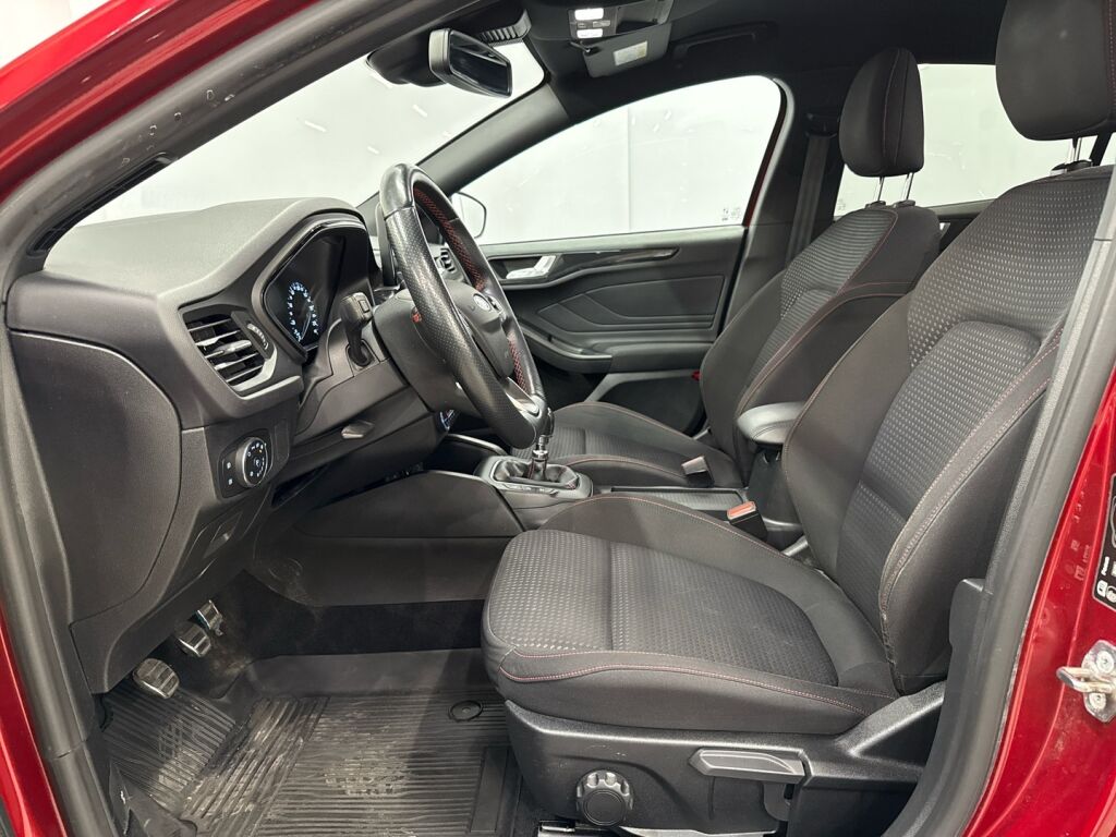 Ford Focus 2020 Punainen