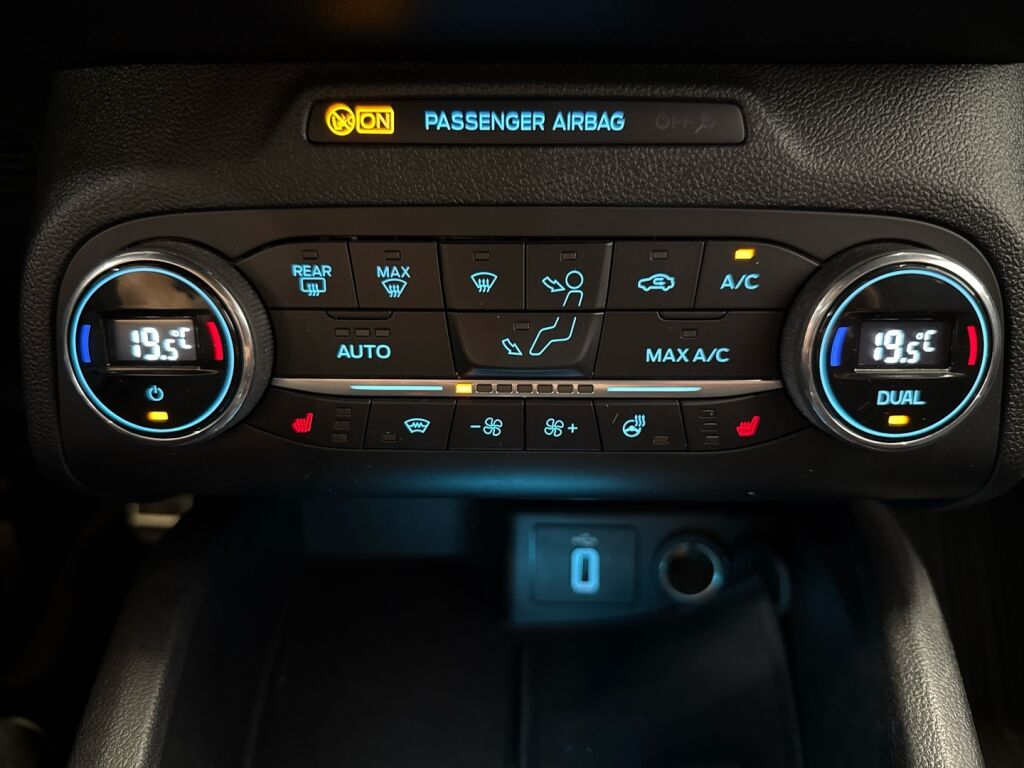 Ford Focus 2020 Punainen