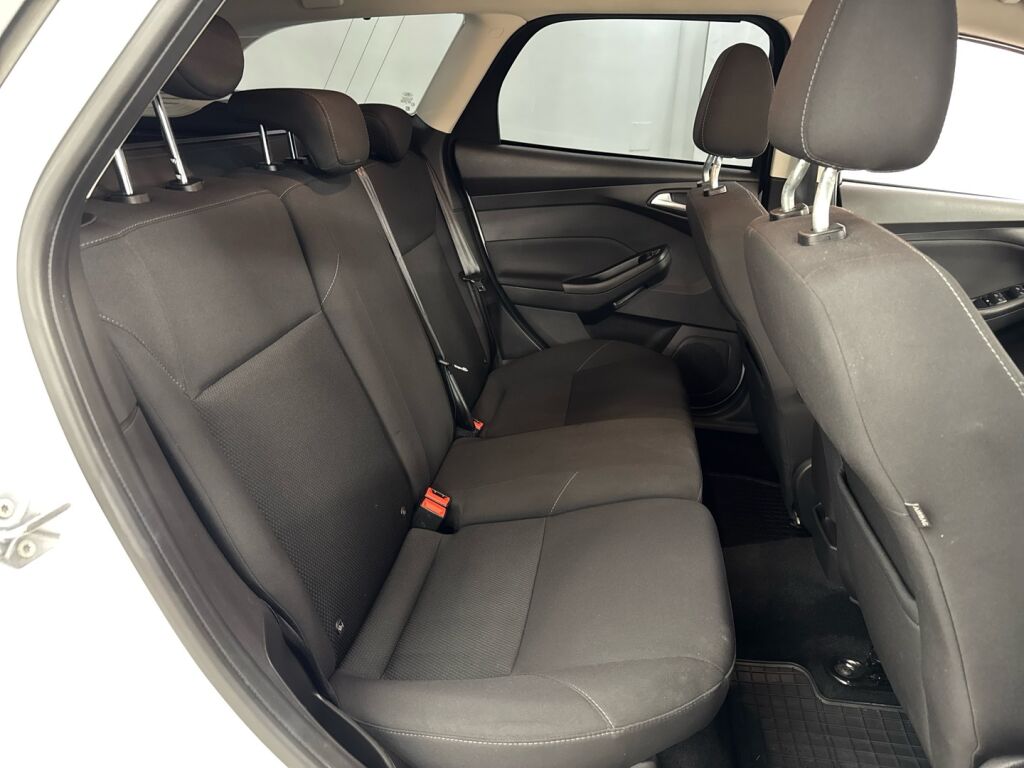 Ford Focus 2015 Valkoinen