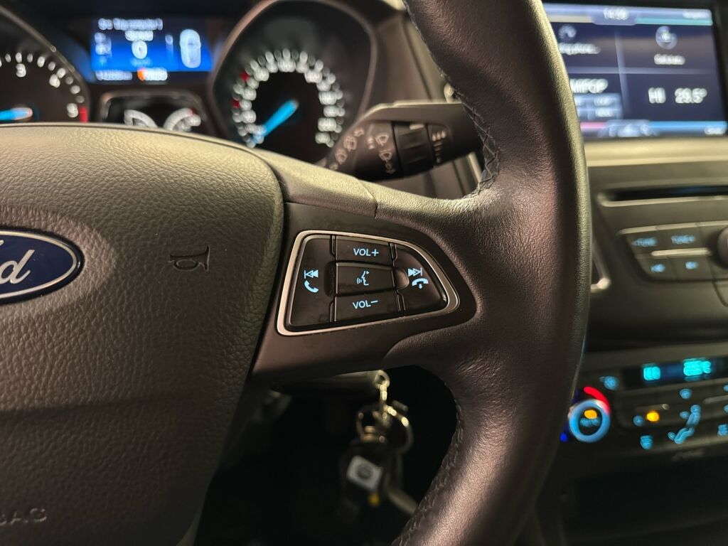 Ford Focus 2015 Valkoinen