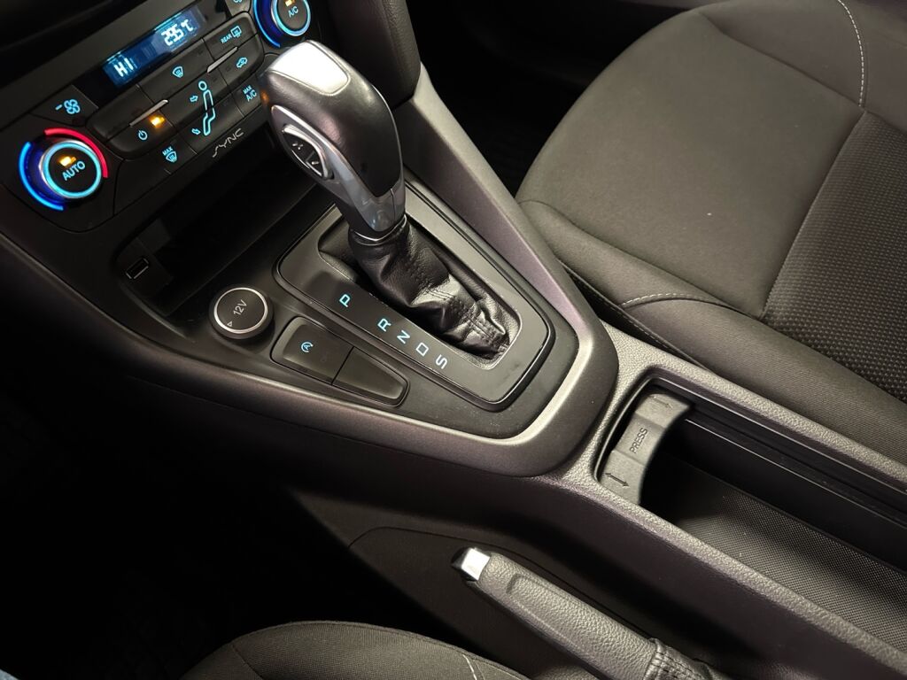 Ford Focus 2015 Valkoinen