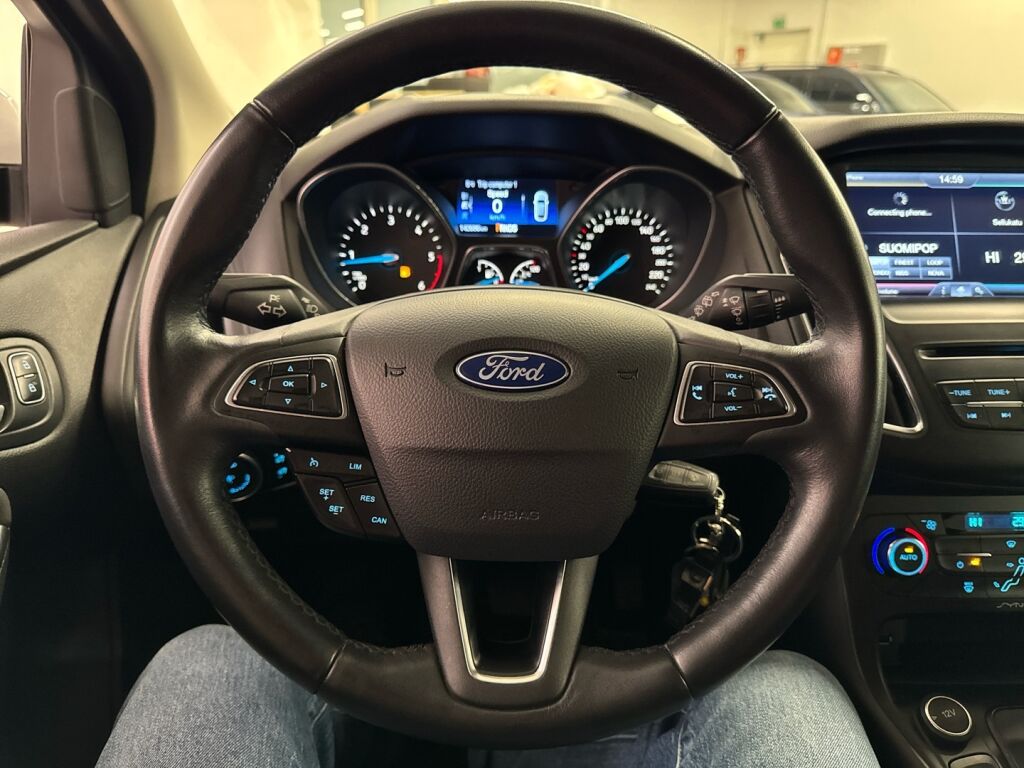 Ford Focus 2015 Valkoinen