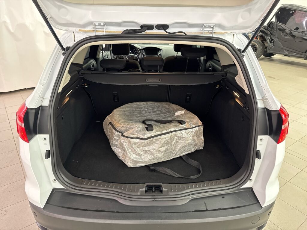 Ford Focus 2015 Valkoinen