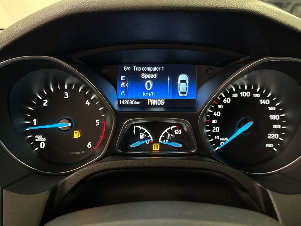 Ford Focus 2015 Valkoinen