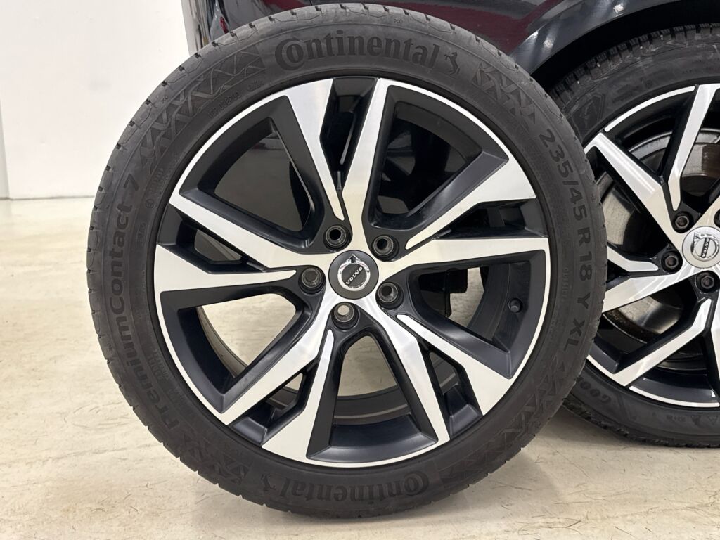 Volvo V60 2020 Musta