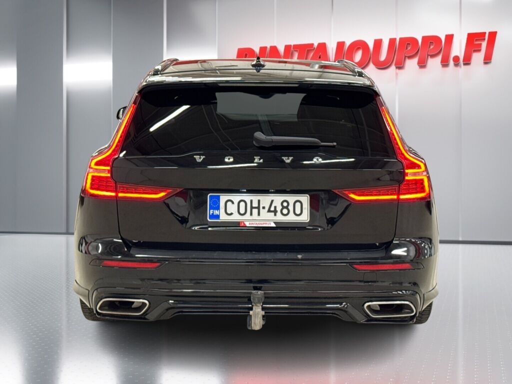 Volvo V60 2020 Musta
