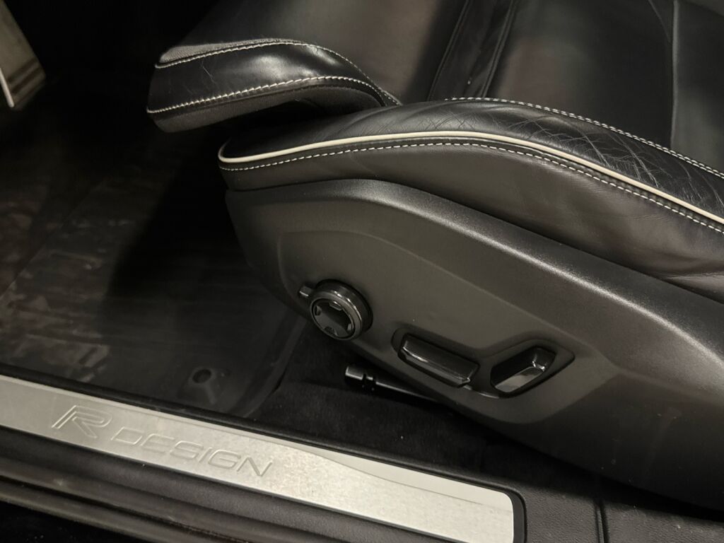 Volvo V60 2020 Musta