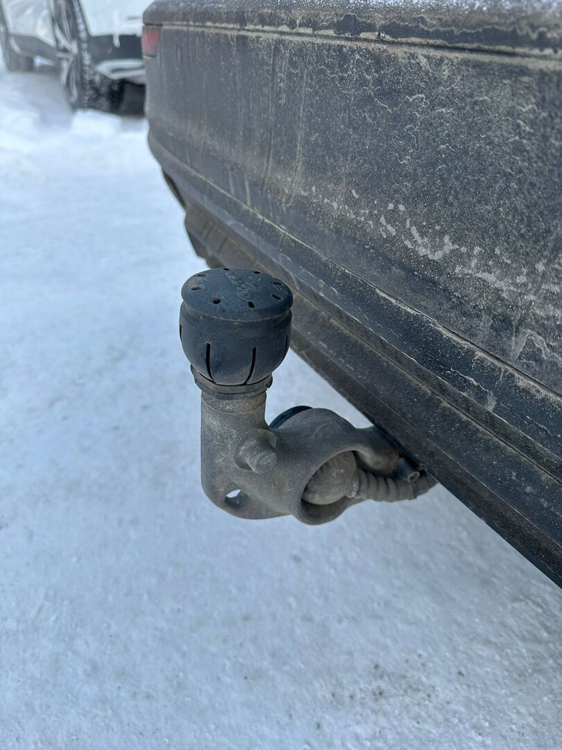 Volvo V60 2020 Musta