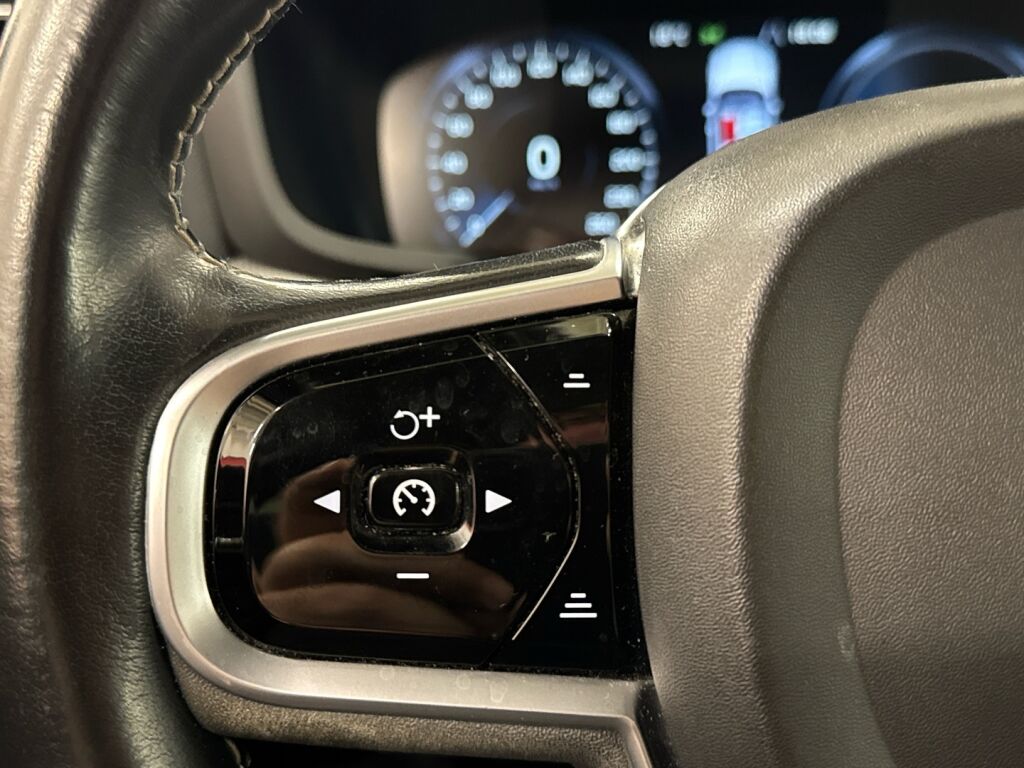 Volvo V60 2020 Musta