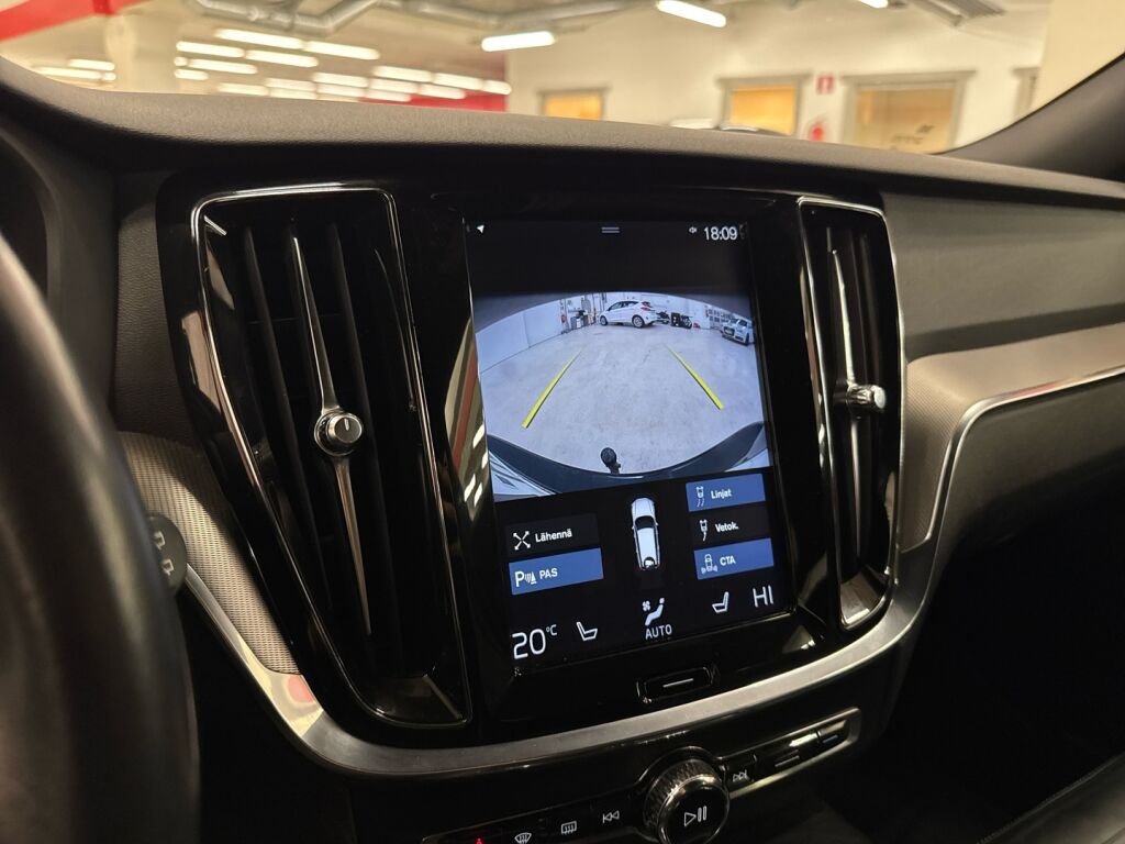 Volvo V60 2020 Musta