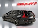 Volvo V60 2020 Musta