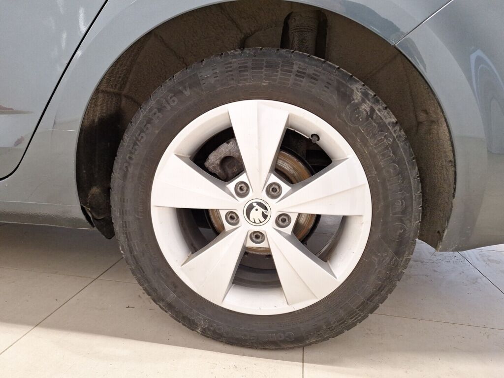 Skoda Octavia 2020 Harmaa