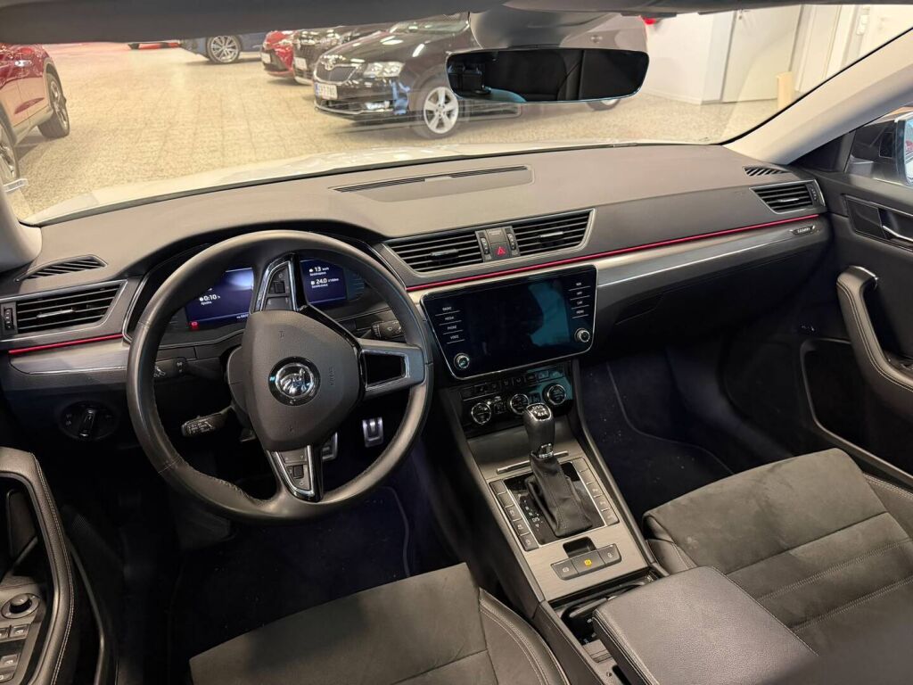Skoda Superb 2020 Valkoinen