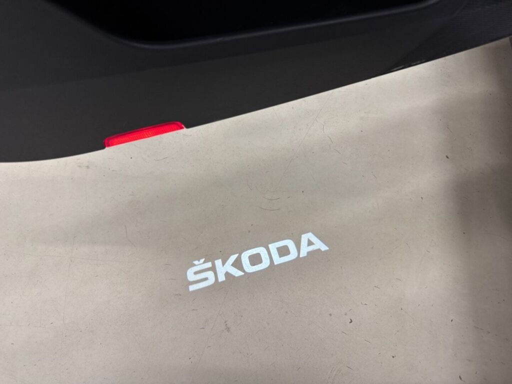 Skoda Superb 2020 Valkoinen