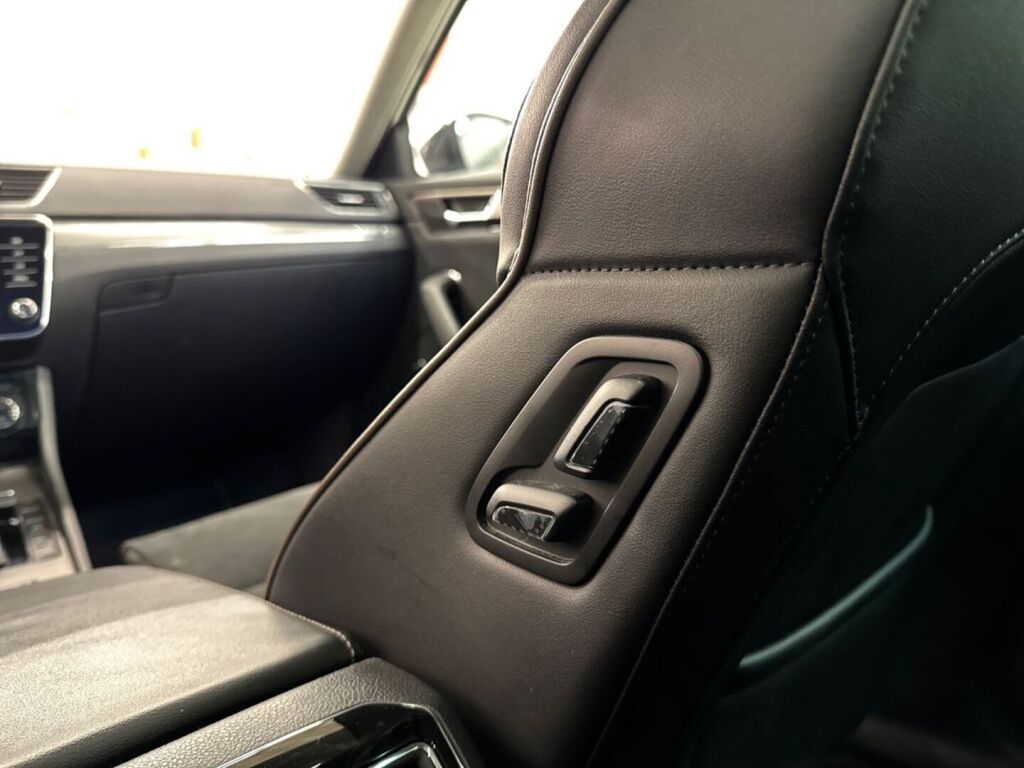 Skoda Superb 2020 Valkoinen