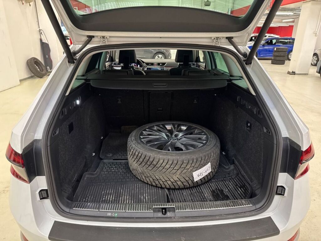 Skoda Superb 2020 Valkoinen