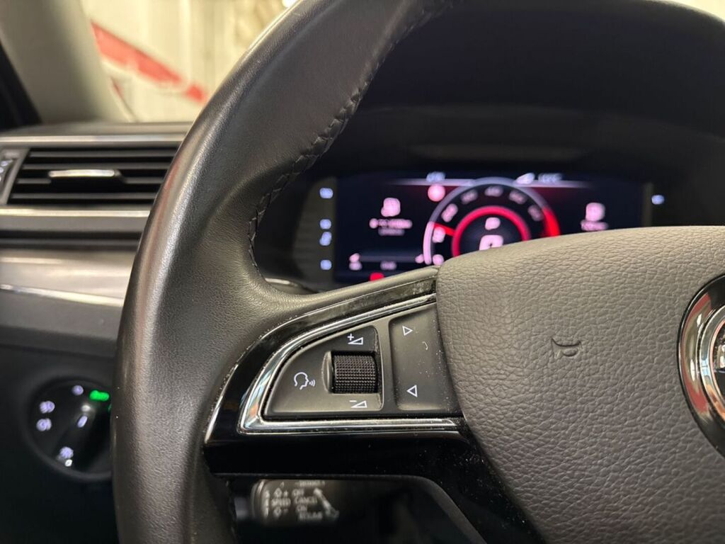 Skoda Superb 2020 Valkoinen