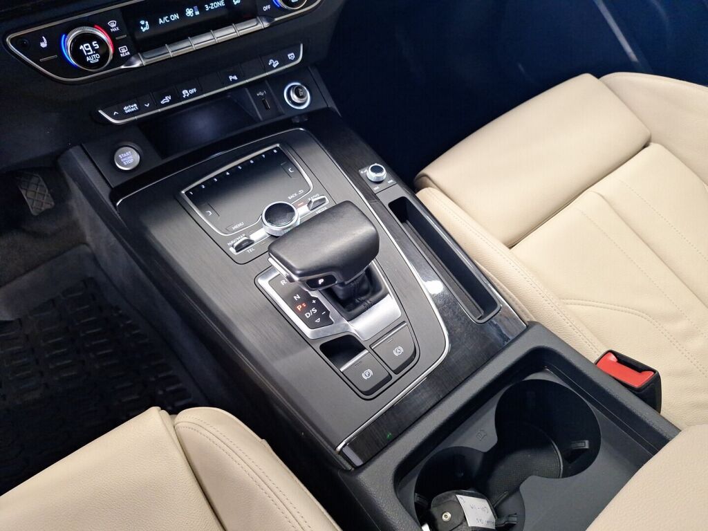 Audi Q5 2020 Ruskea (beige)