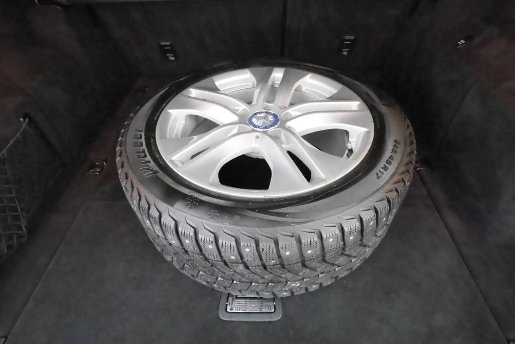 Mercedes-Benz E 2013 Musta