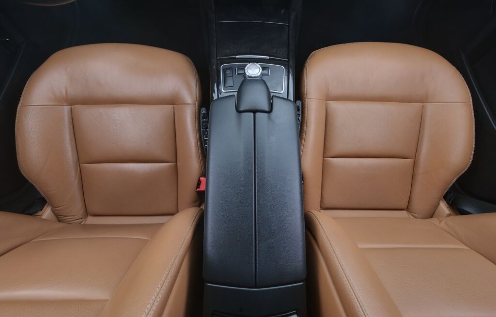 Mercedes-Benz E 2013 Musta