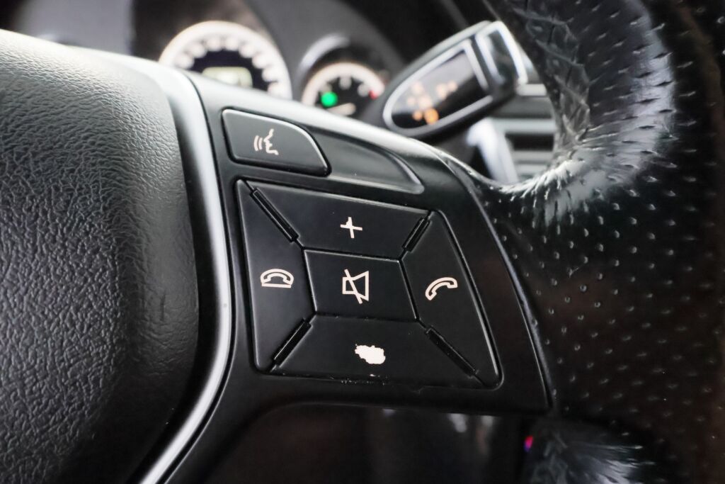 Mercedes-Benz E 2013 Musta