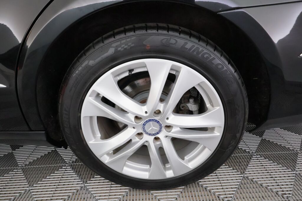 Mercedes-Benz E 2013 Musta