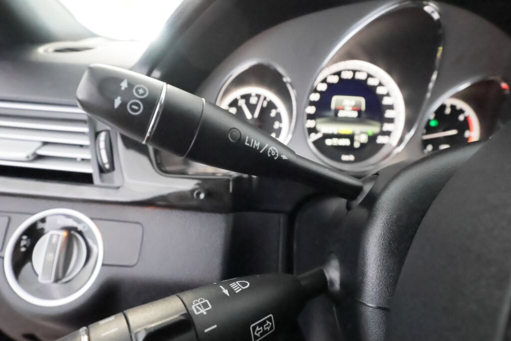 Mercedes-Benz E 2013 Musta