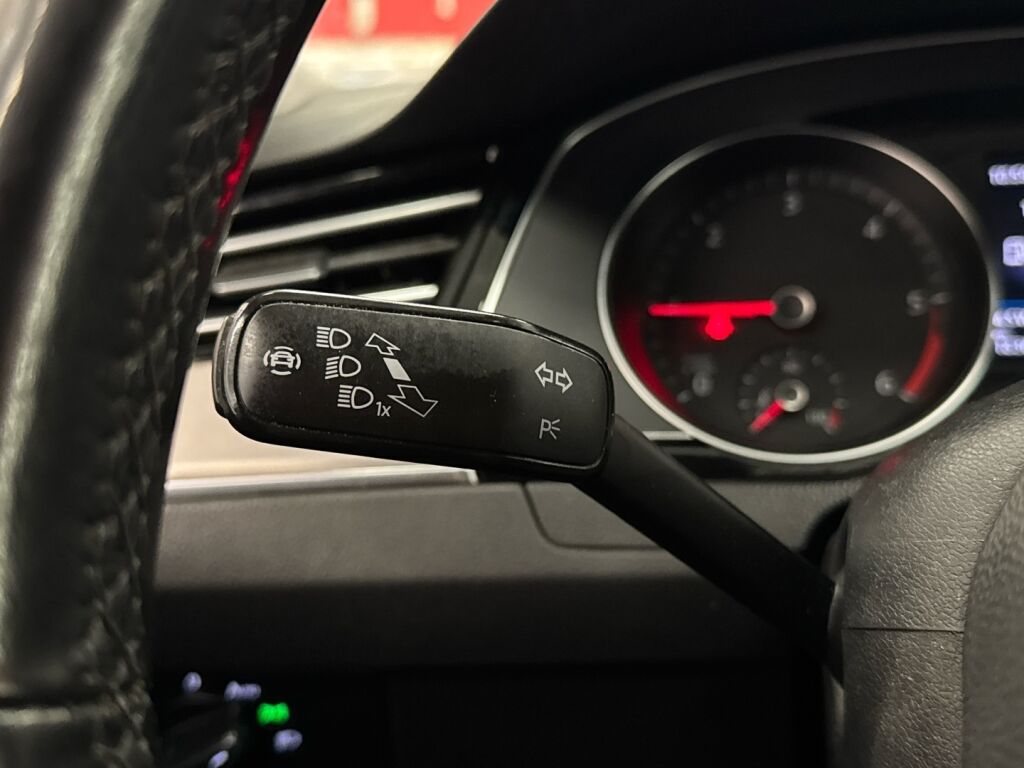 Volkswagen Passat 2020 Valkoinen