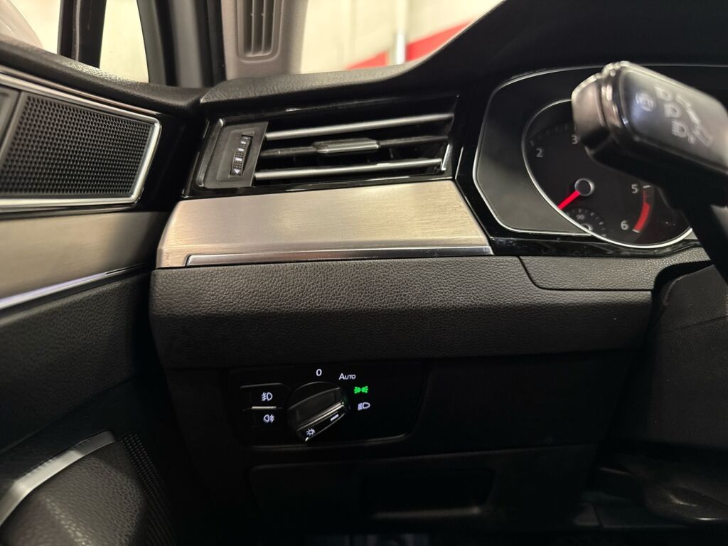 Volkswagen Passat 2020 Valkoinen