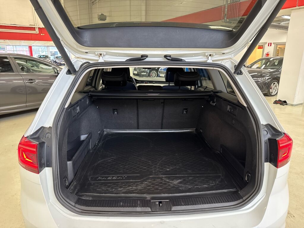 Volkswagen Passat 2020 Valkoinen