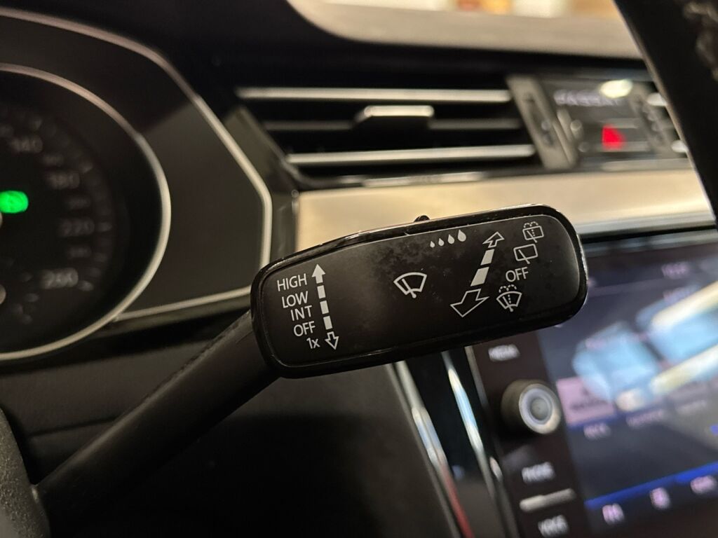 Volkswagen Passat 2020 Valkoinen