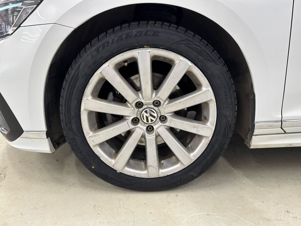 Volkswagen Passat 2020 Valkoinen