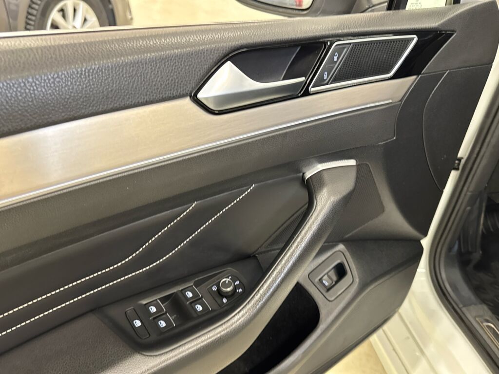 Volkswagen Passat 2020 Valkoinen