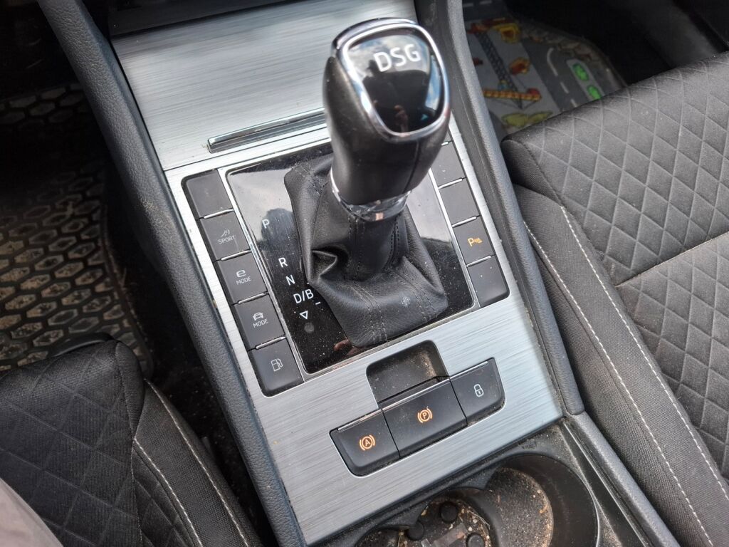 Skoda Superb 2020 Valkoinen